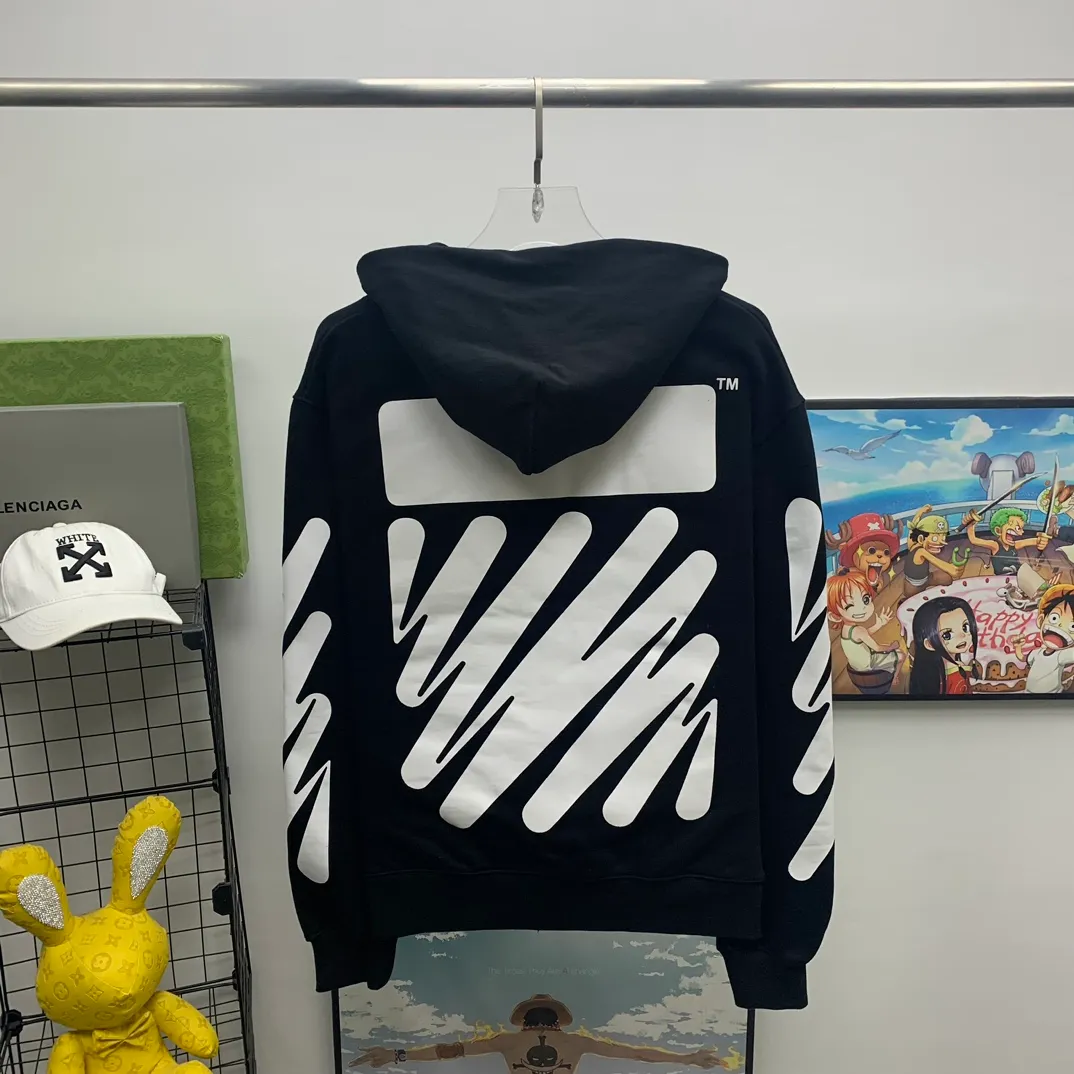 Top tested version OFF-WHITE OW black and white graffiti brush wavy pattern zebra crossing ECG men's and women's loose T-shirt unisex zipper hoodie sweatshirt After the ECG series, the tiger stripe pattern appears again. This may be another simple and luxurious new model after the merger with LV. Awesome black and white color scheme, new artistic derivation of signature elements, and simple fashion style is remarkable. Small dropped shoulders, slightly wide style, suitable for both men and women.  Imported glue technology, extremely strong. 21 brand new washable collar label tags, customized one to one. The fabric is 480g double-ply double-yarn terry fabric, which is full of drape and smooth to the touch. A must-have for fall and winter!  Color: Black Size: XS-L P:410